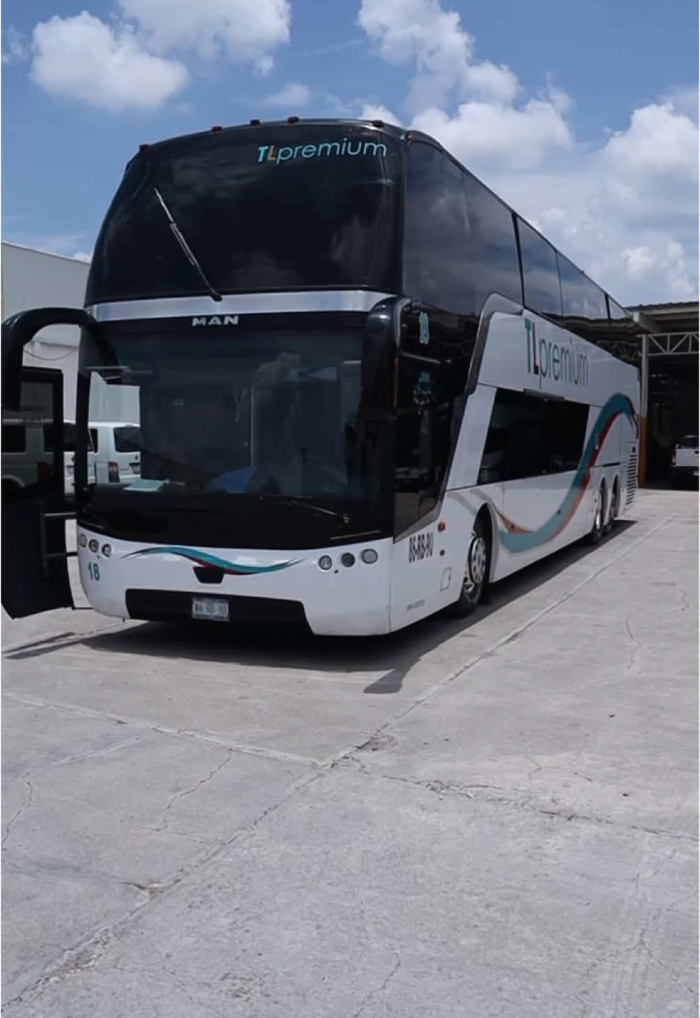 @TLpremium Buses
