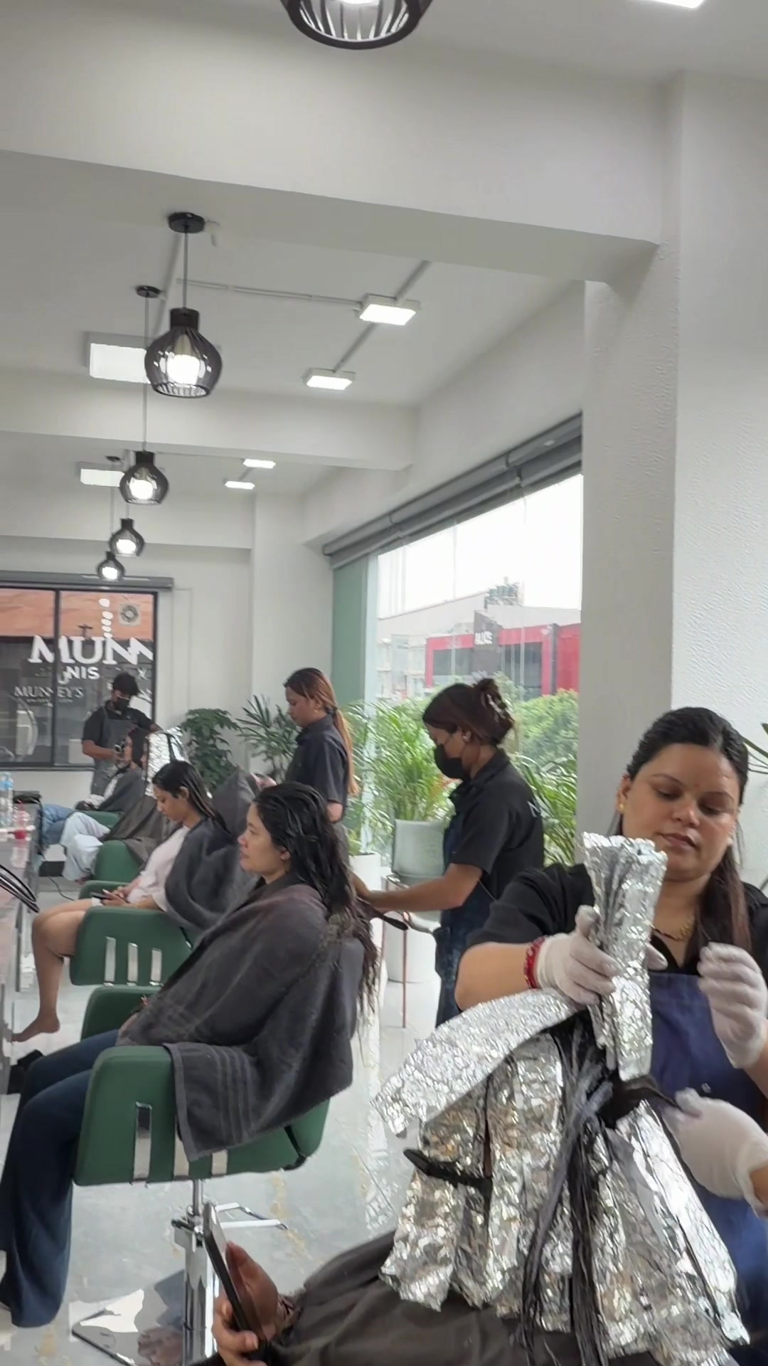 @Munney salon