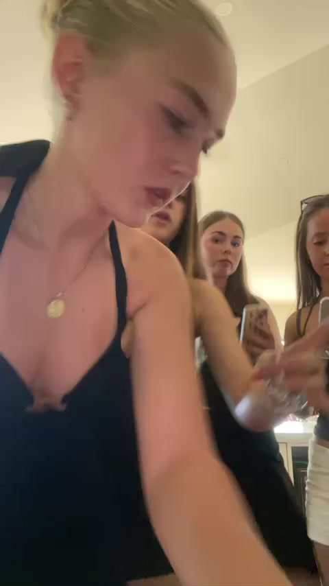 @Maccascheekybits🤏🪇🪆🧑🩰🍓