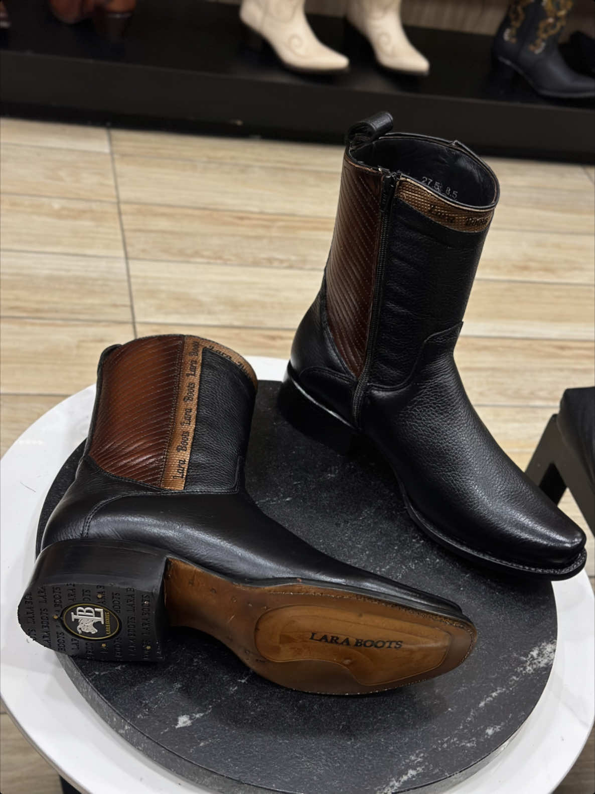 @Botas Lara boots