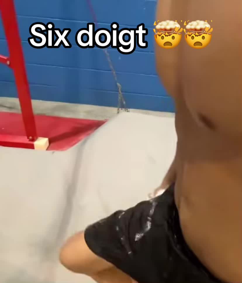@six_doigtofficiel