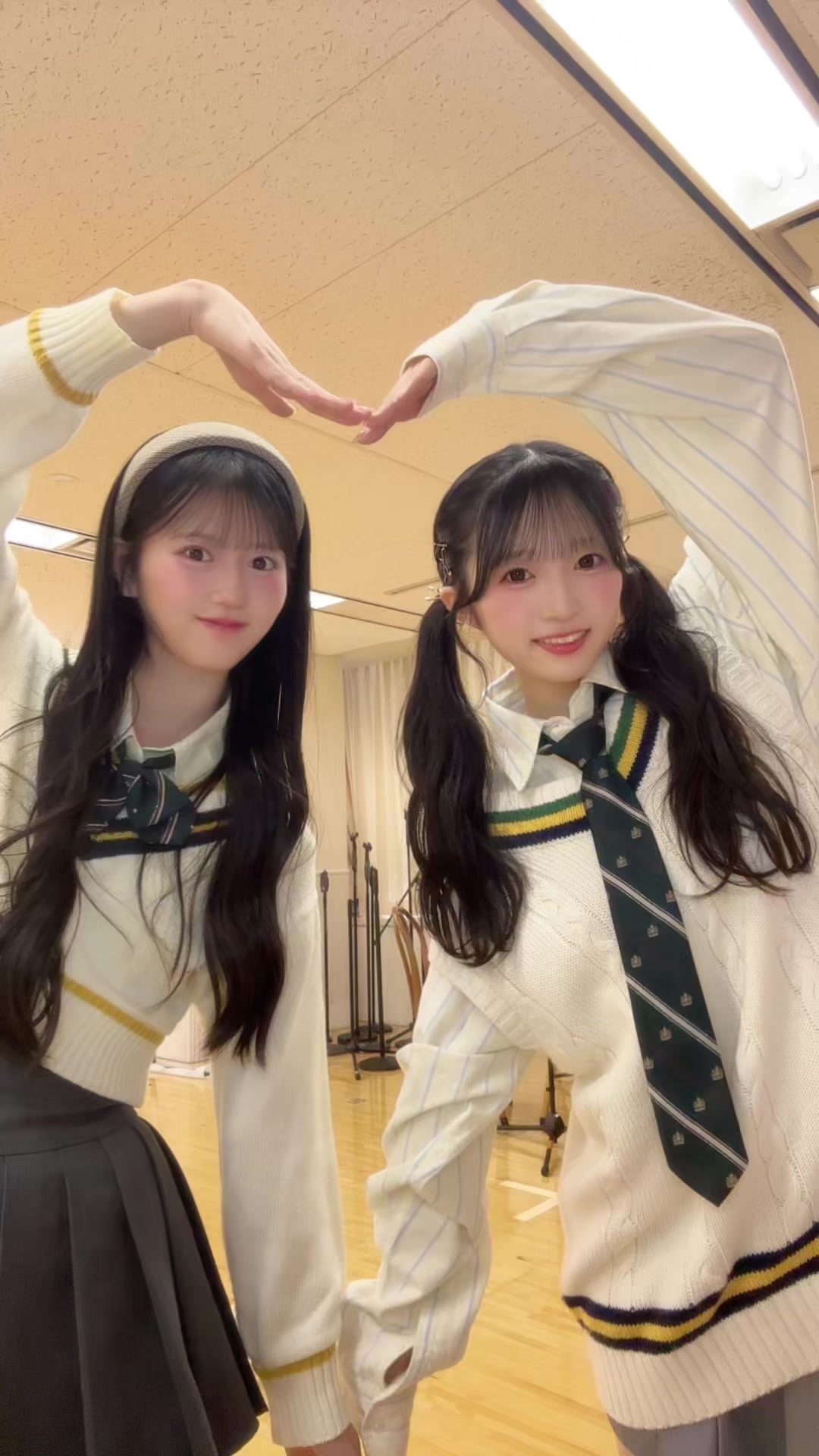@秋山由奈