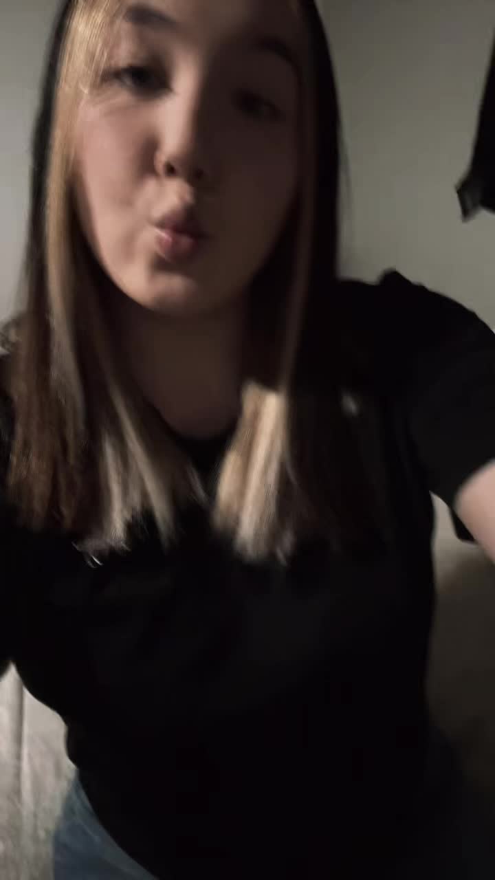 @Lauras.spam<3