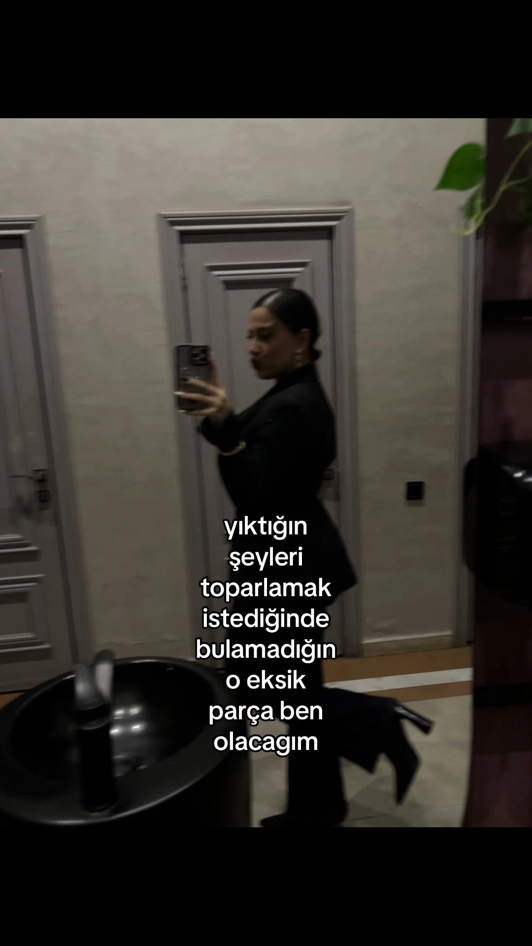 @🦂