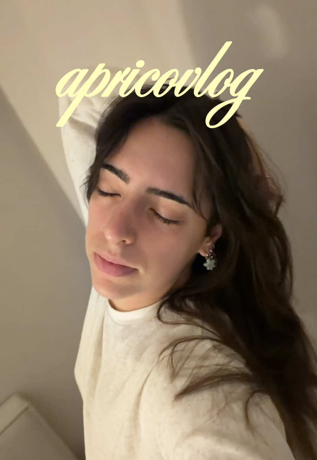 @apricotmaxine