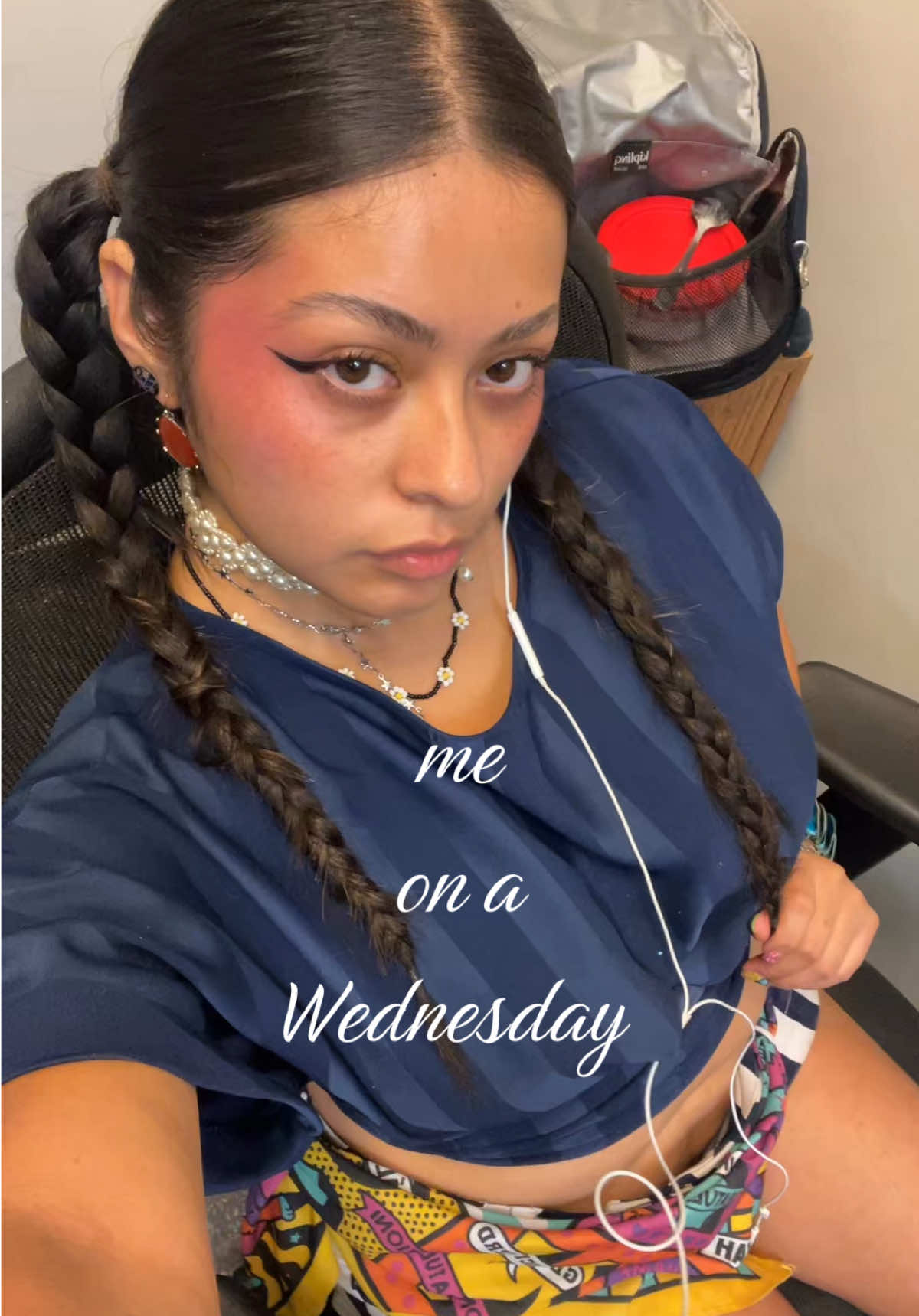 @less𖦹