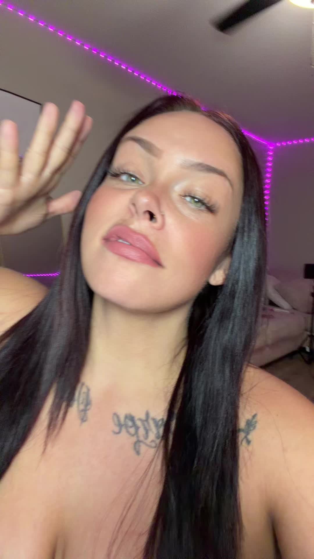 @Nicole Red💫