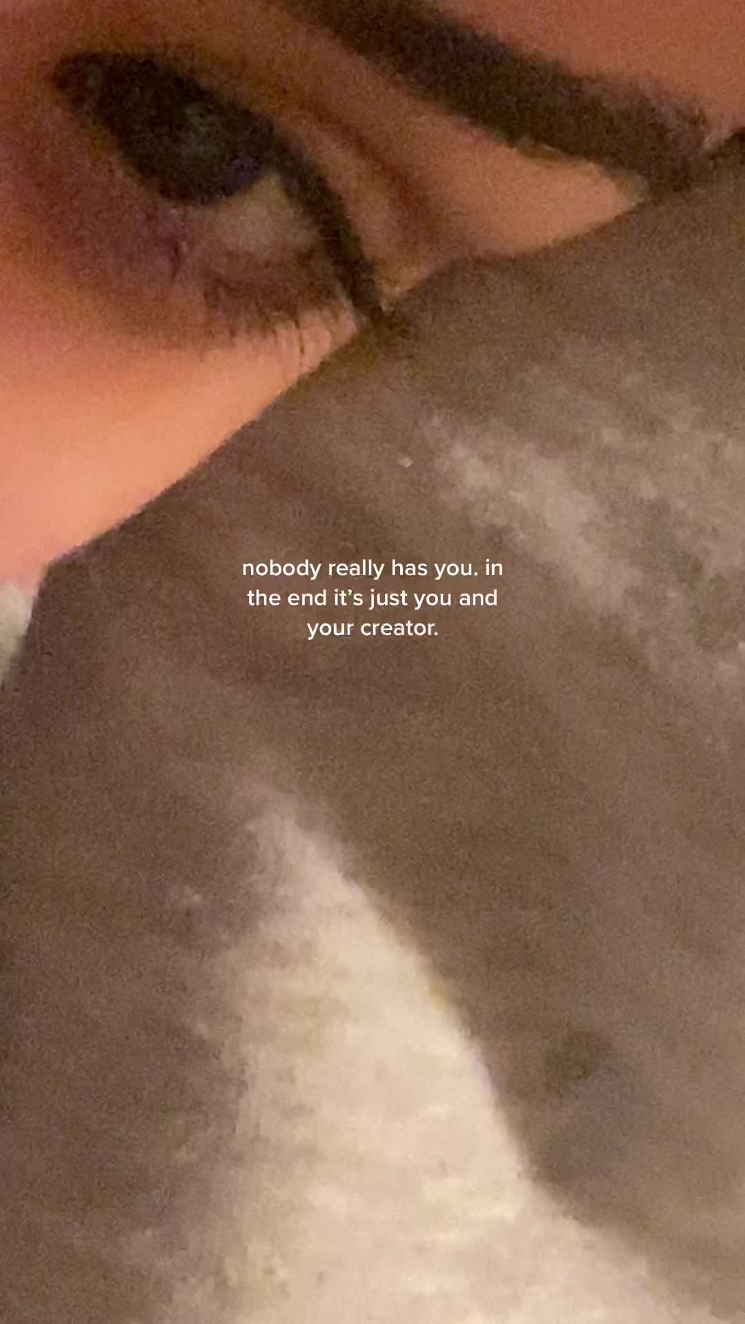 @🧍🏻&zwj;♀️