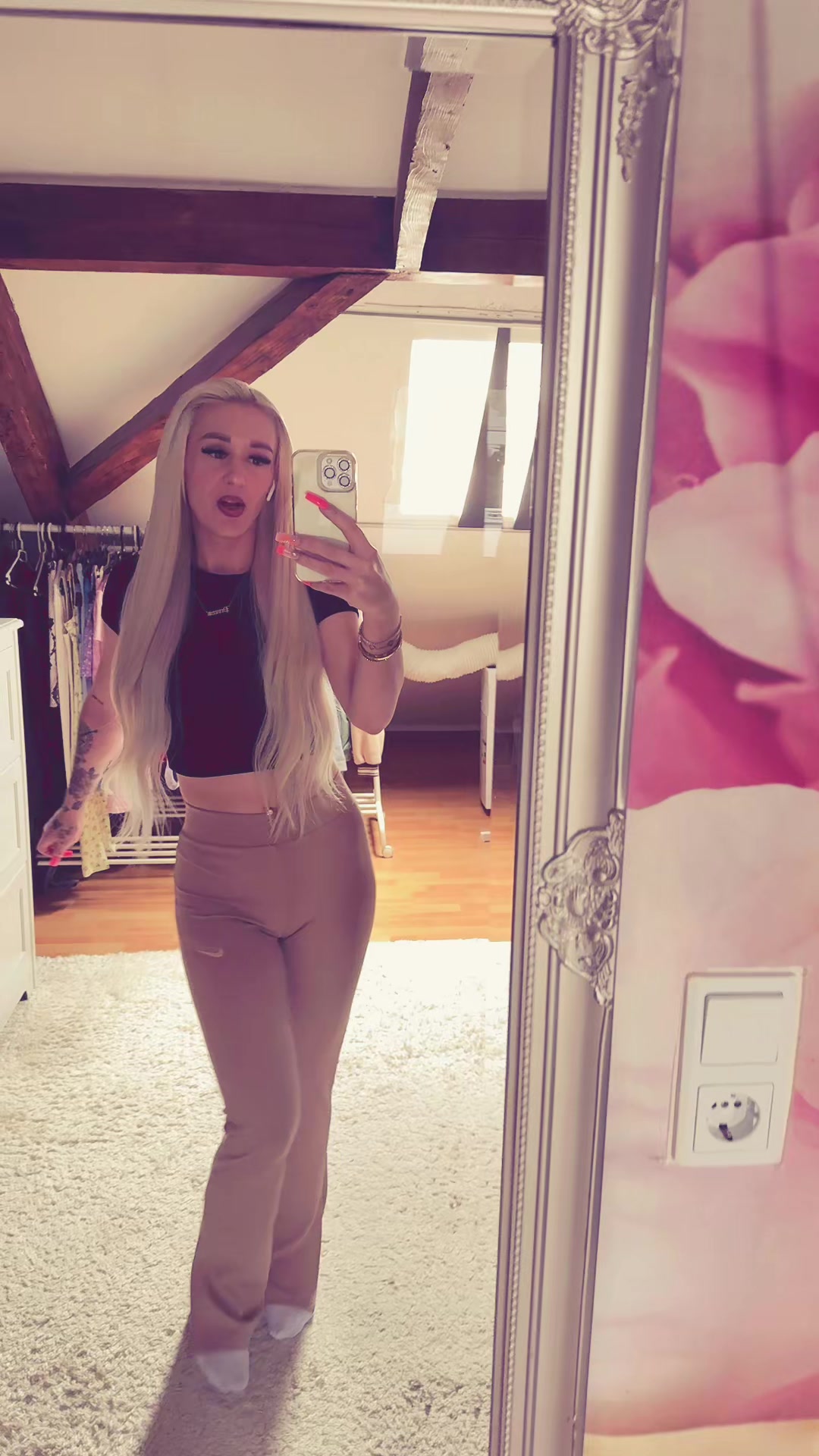 @J1na_J1na_Official_
