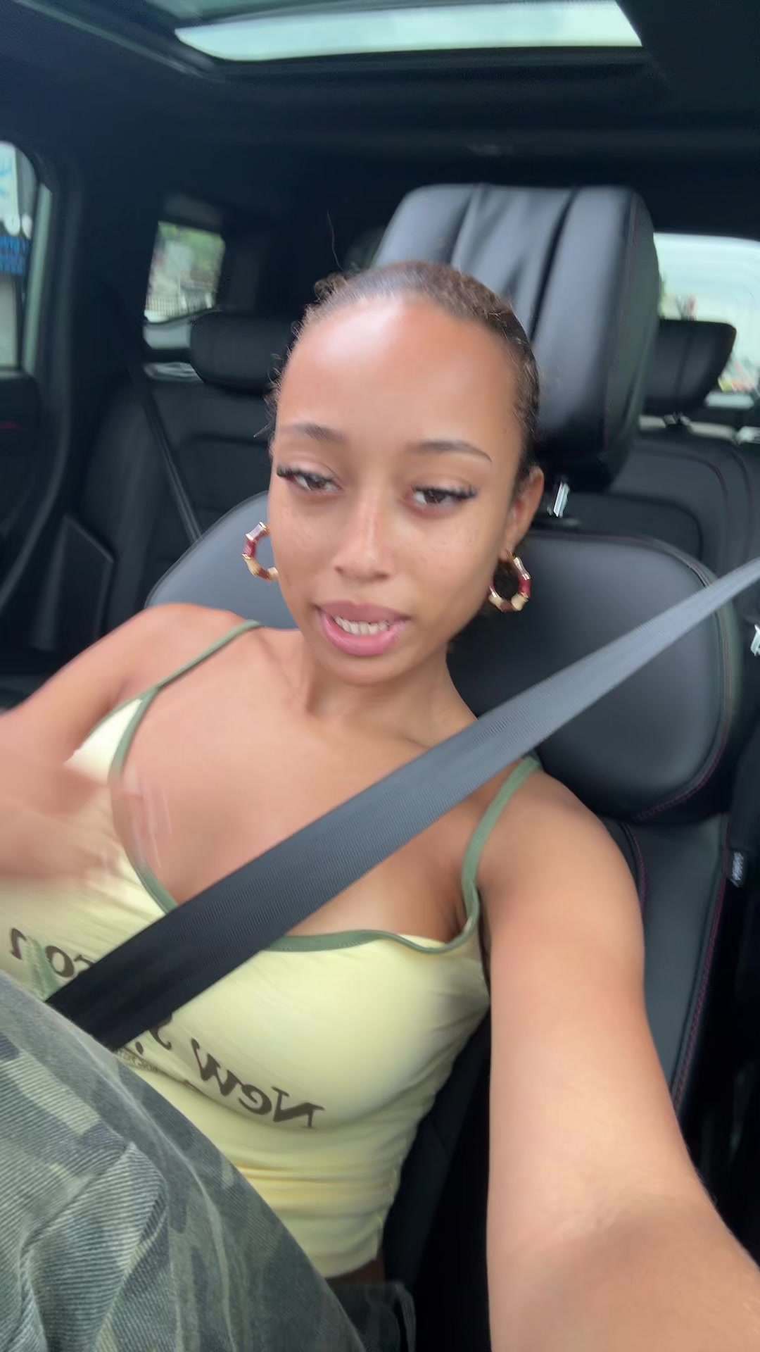 @👩🏽🦱