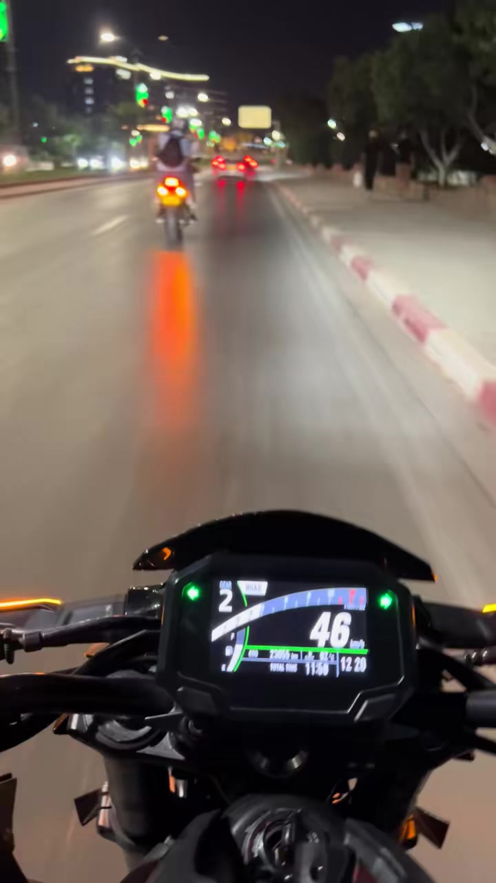 @𝑴𝒐𝒖𝒉𝒂//𝒁900🍃🏍
