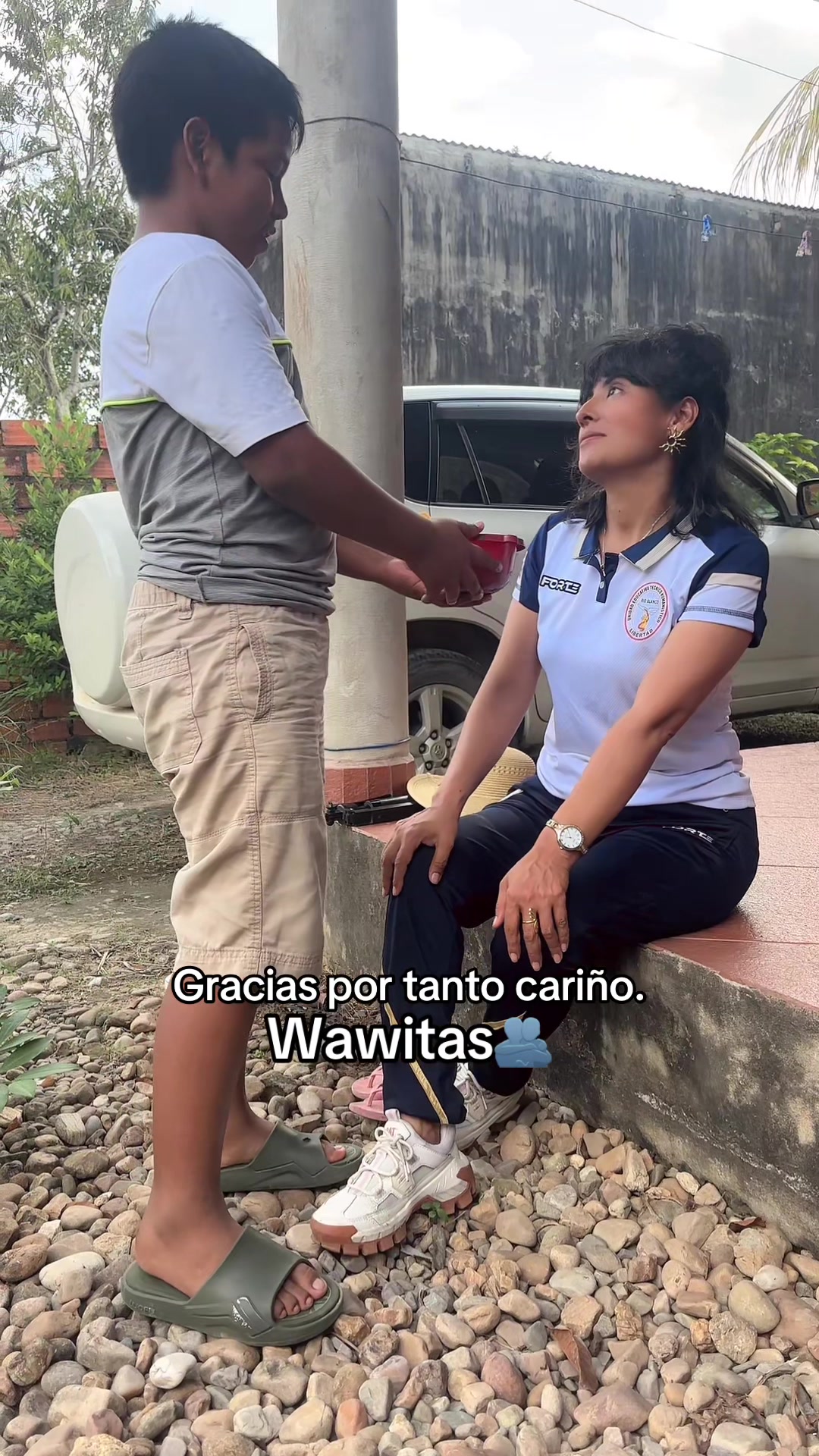 @La Prof. Mónica 📚✍️🇧🇴🍍