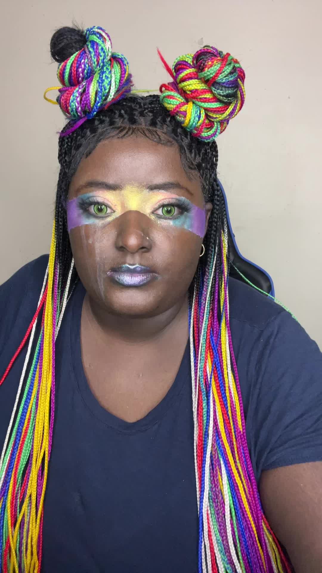 @_QueenofGlitch
