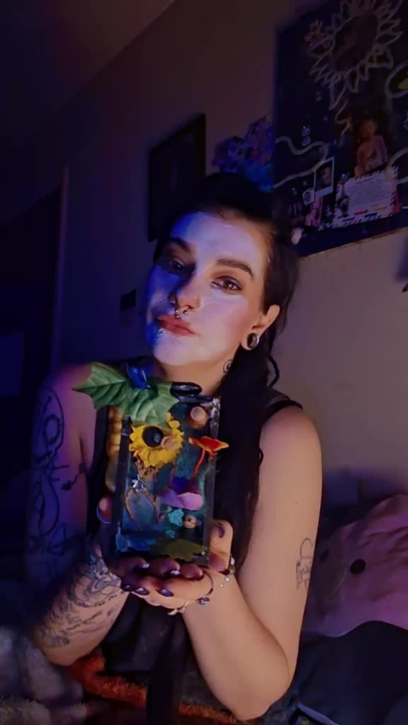 @Iminsanitylifeisthemadhouse🫀