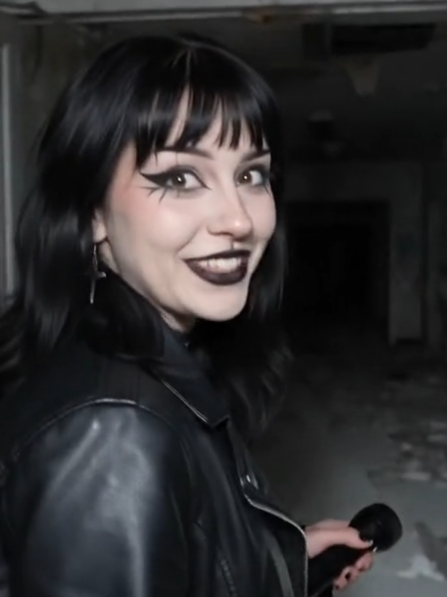 @Vanessa The Dark ๐