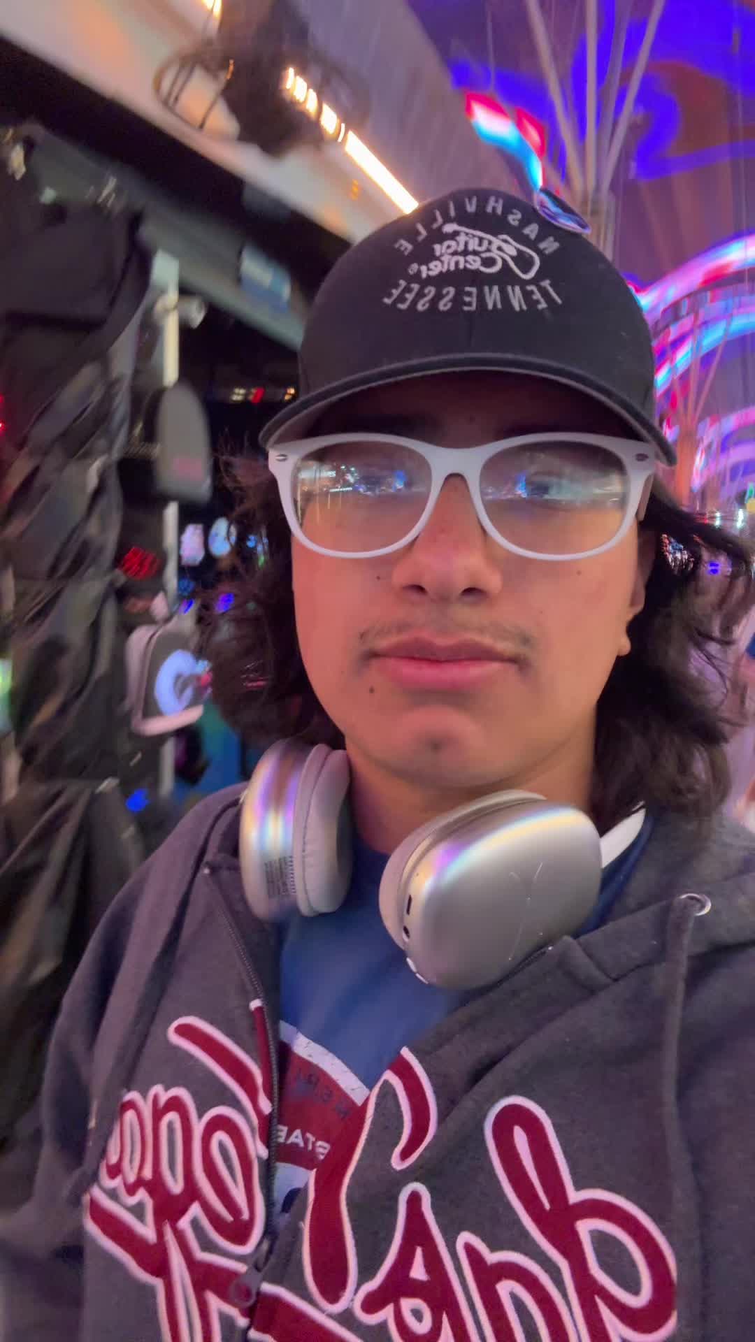@Ryan🦏/🎸🎸/💙