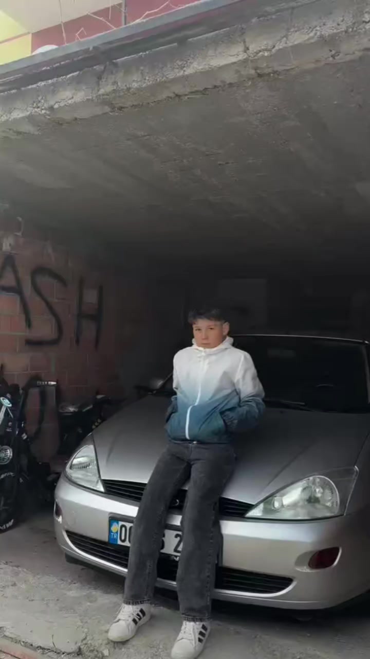 @𝓤