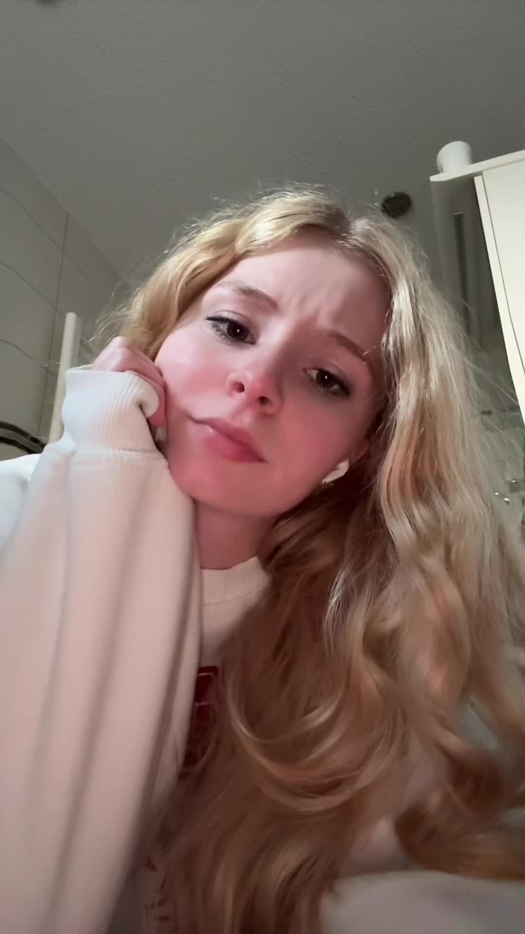 @leloo_swz