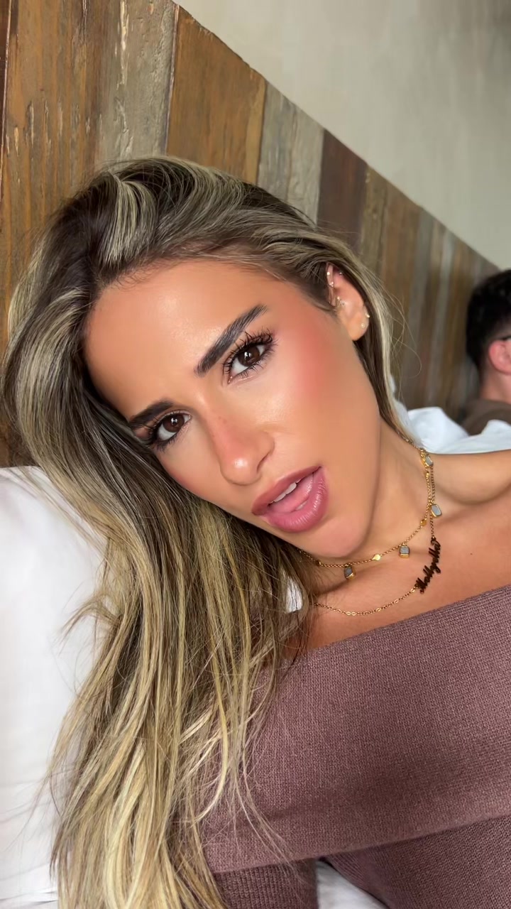 @Mollyella