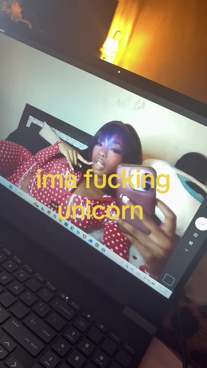 @eenieninii__