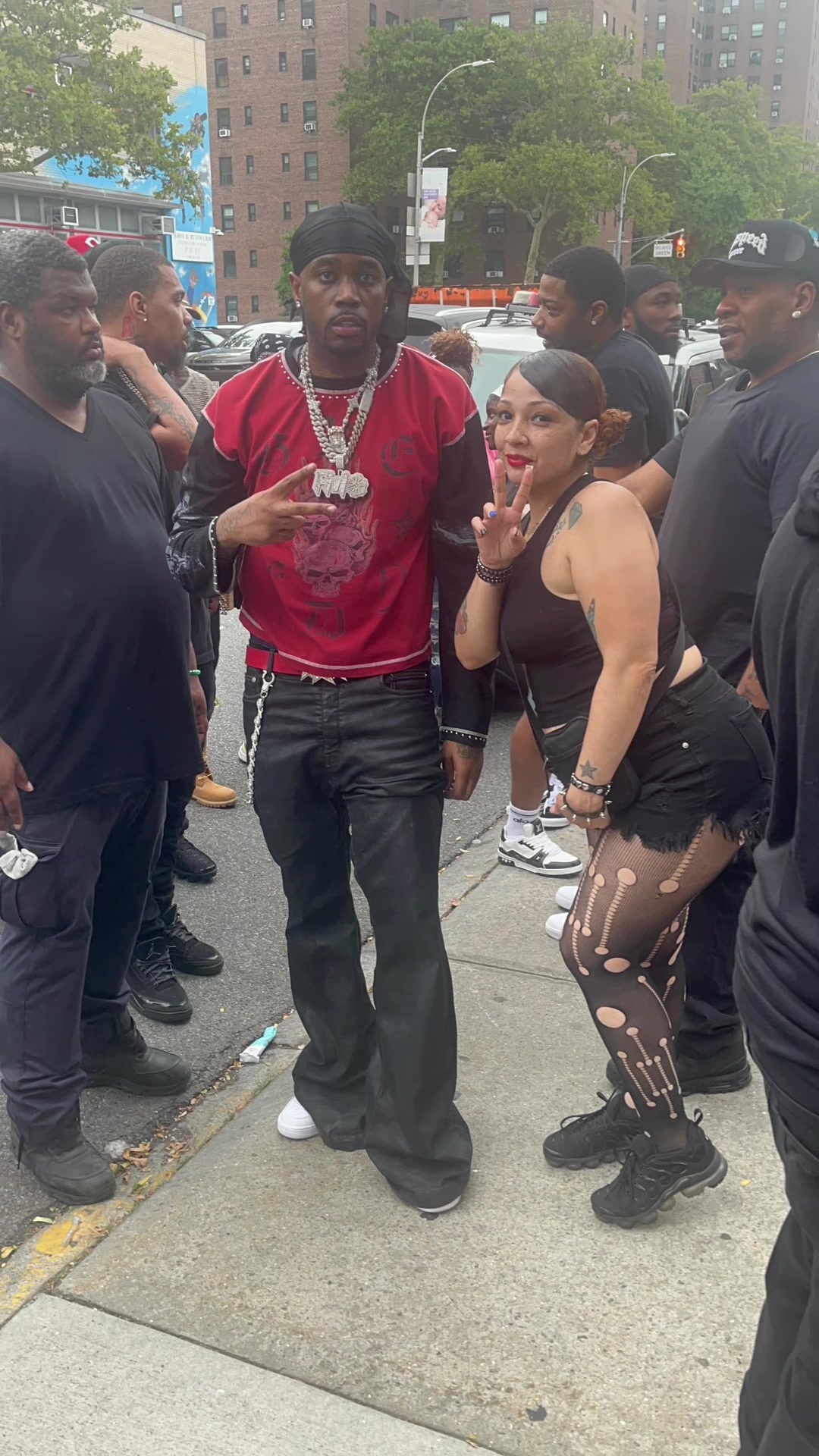 @HoodBarbiie