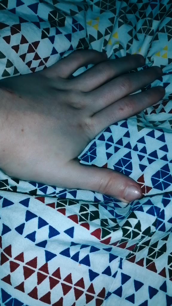 @😥