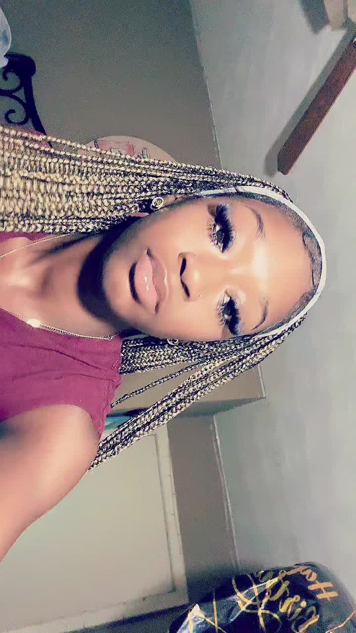 @zarriahelai