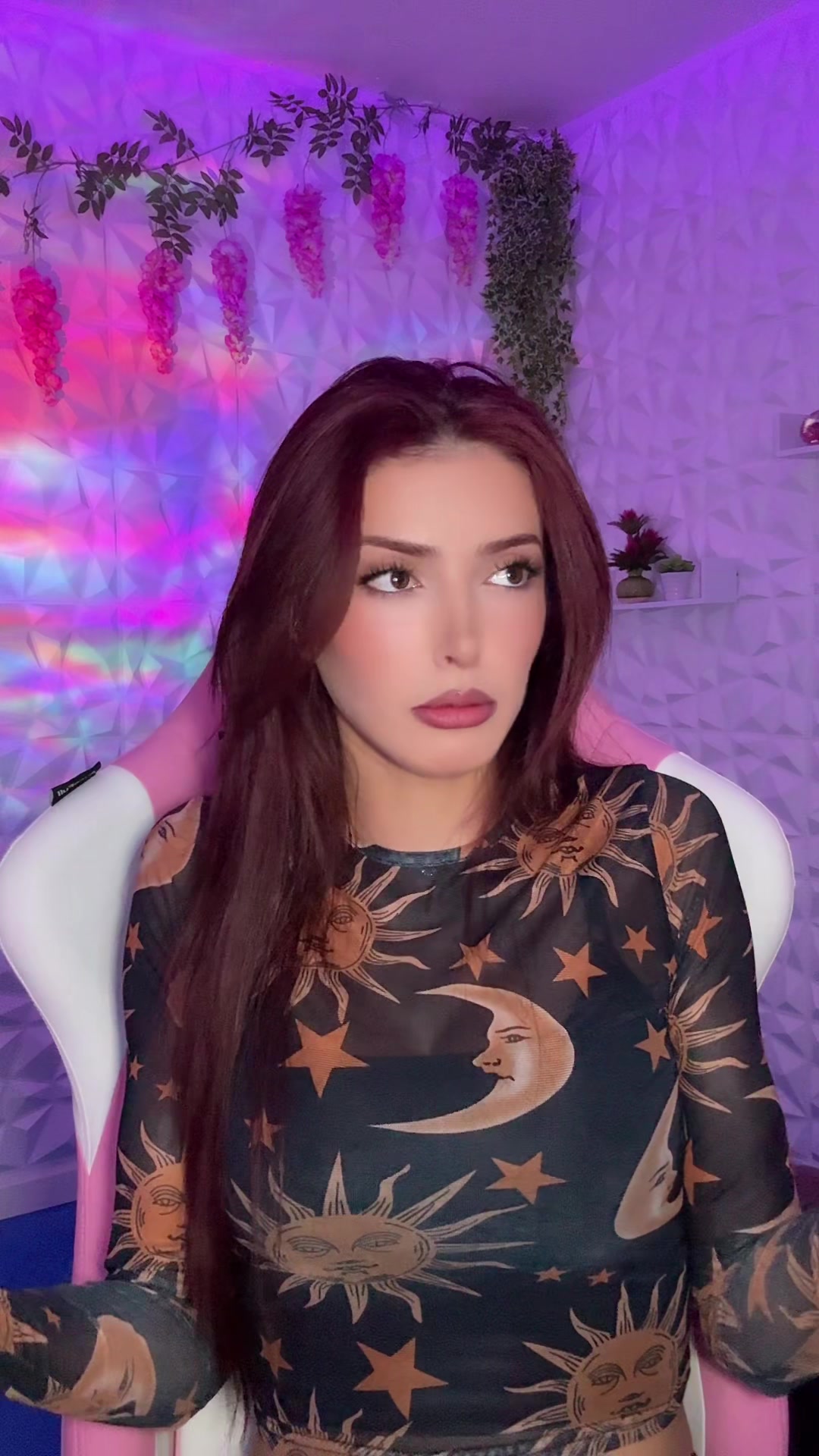 @Faviola🌙