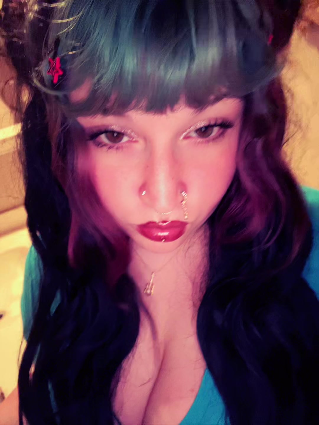 @stillcantfeelmyface_