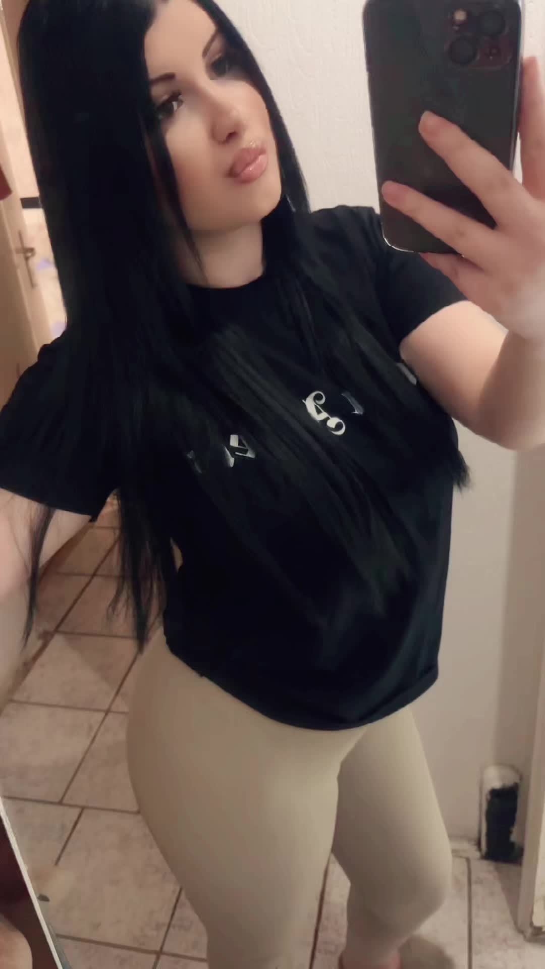 @elis_ queen_20