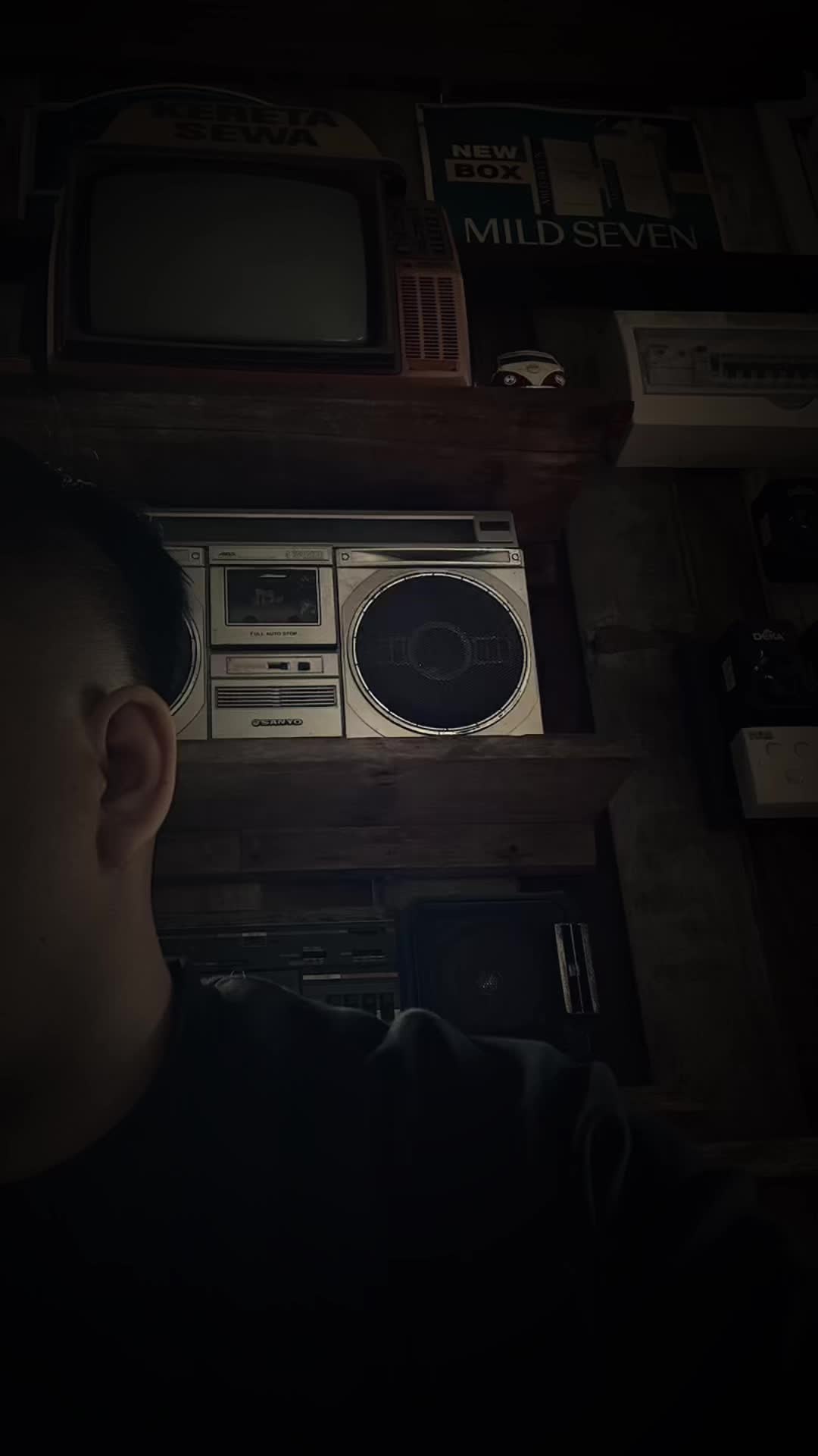 @QUE