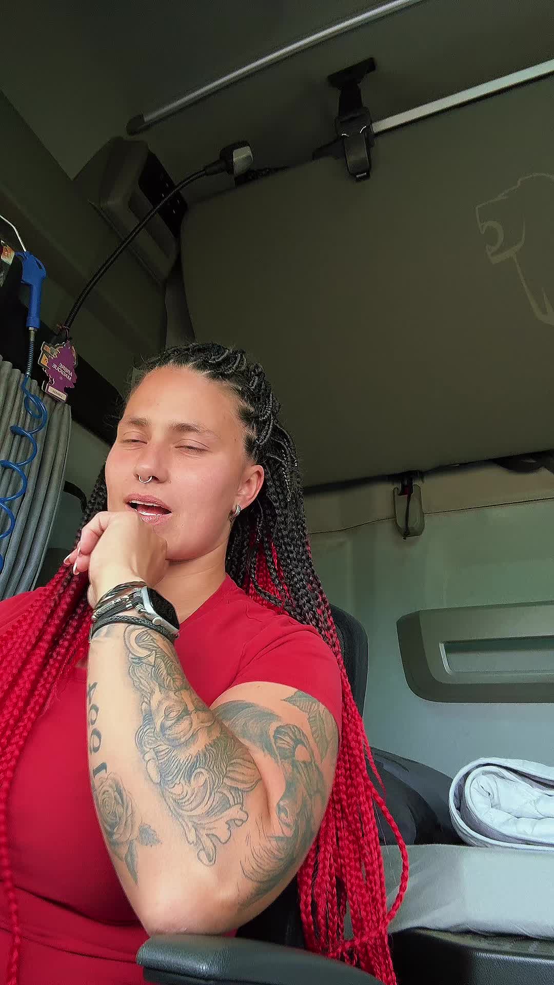 @TruckerGirlLucy