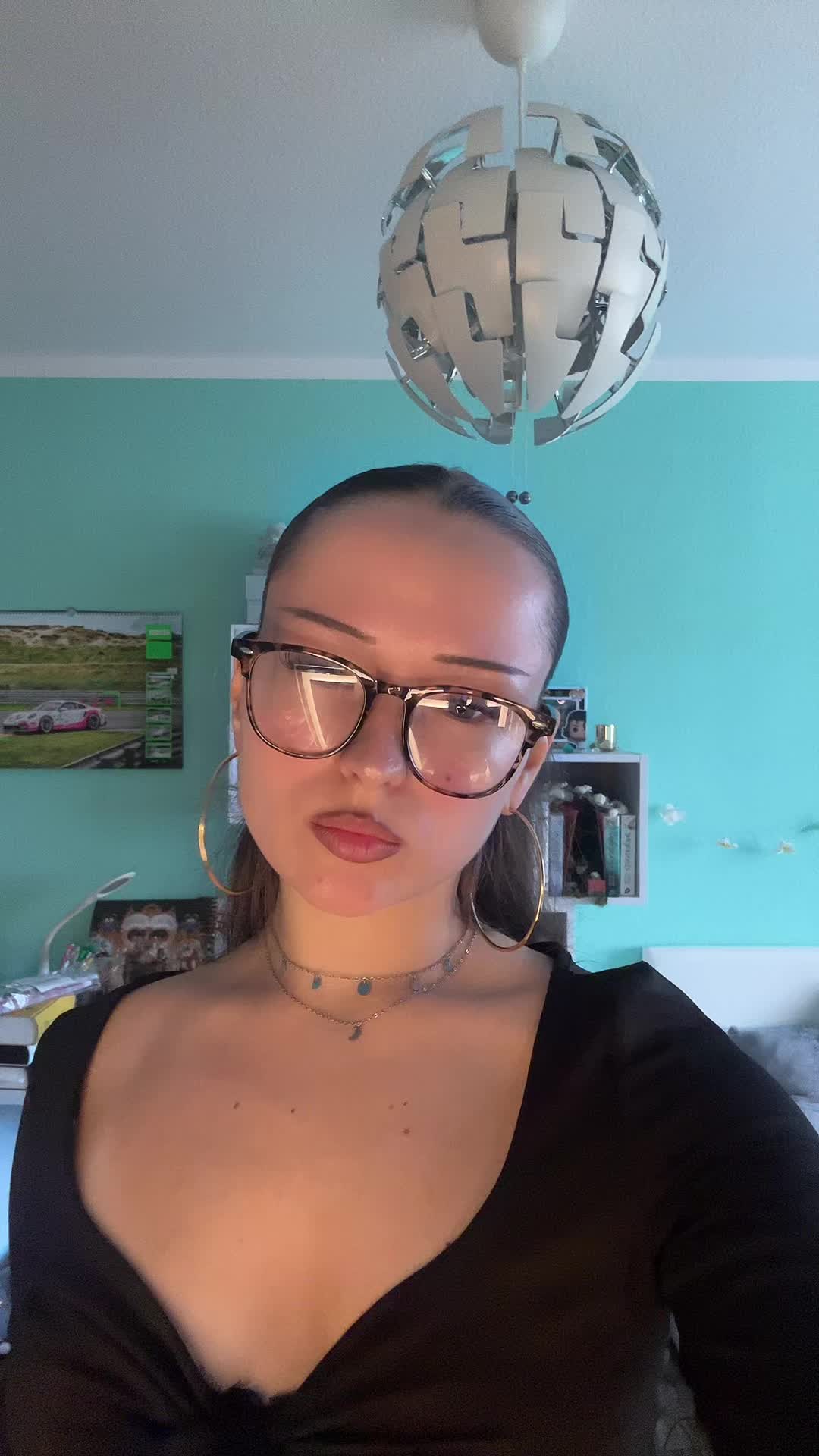 @vickyメ𝟶🏎️