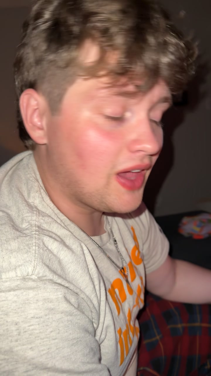 @HalleThomasss