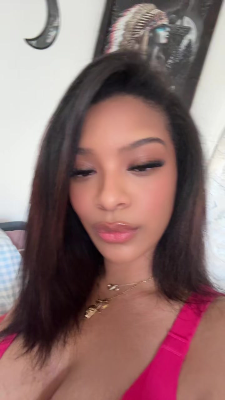 @E👅