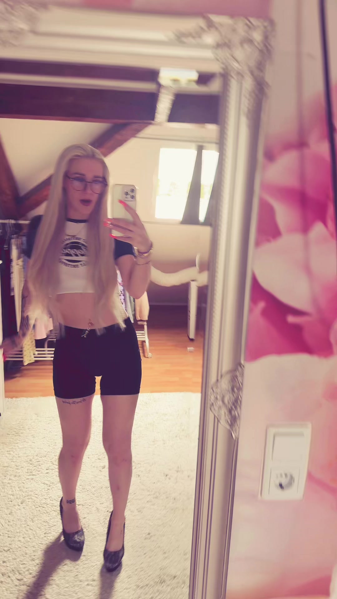 @J1na_J1na_Official_