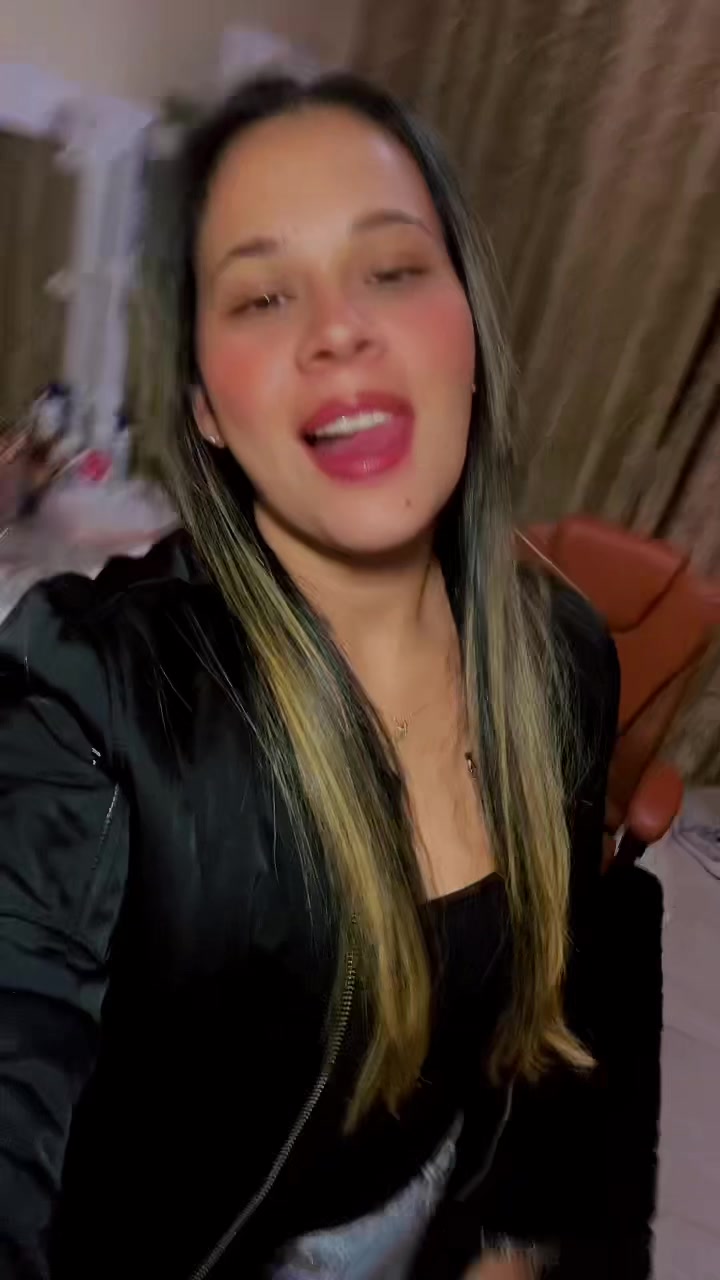 @T&aacute;lita Gomide