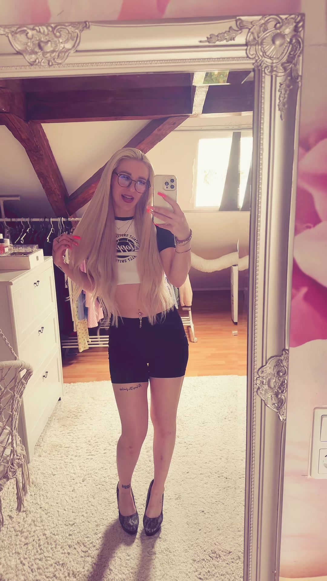 @J1na_J1na_Official_