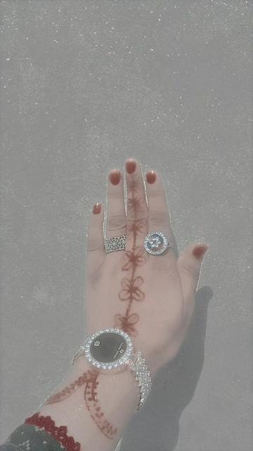 @Alone Queen