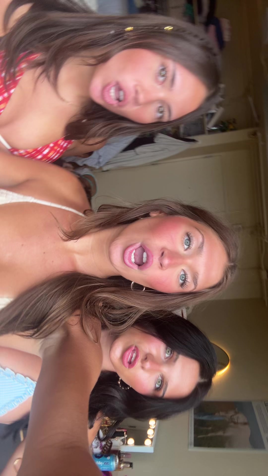 @molls