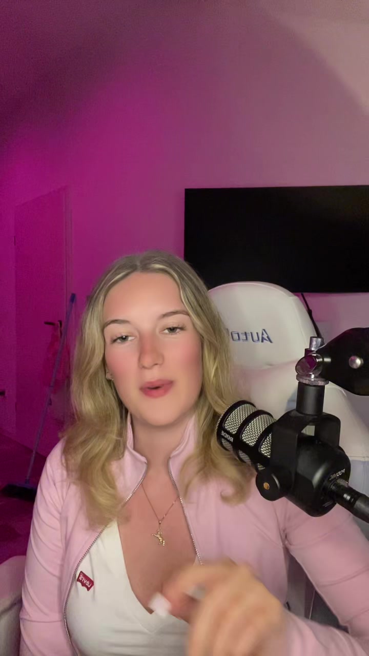 @Laura🐡🦋🐺