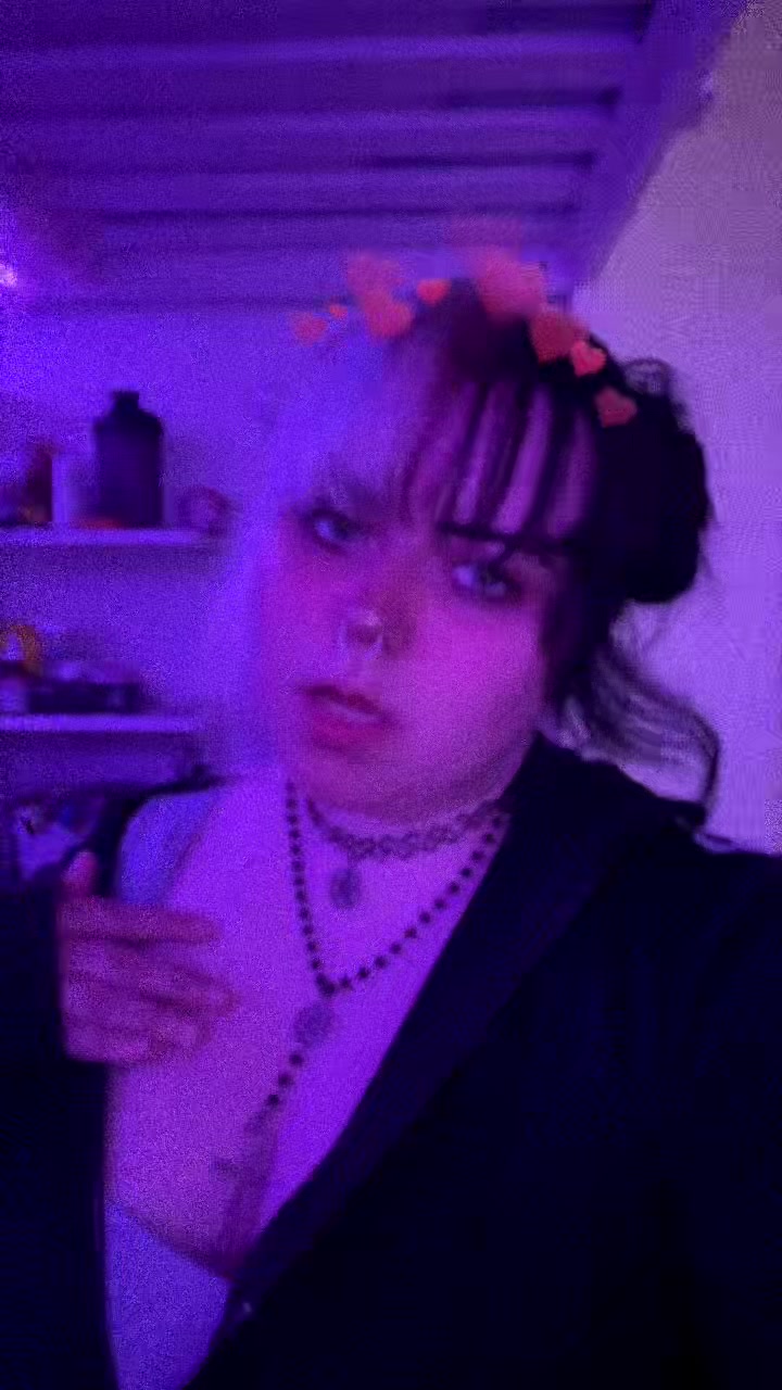 @Julie🖤