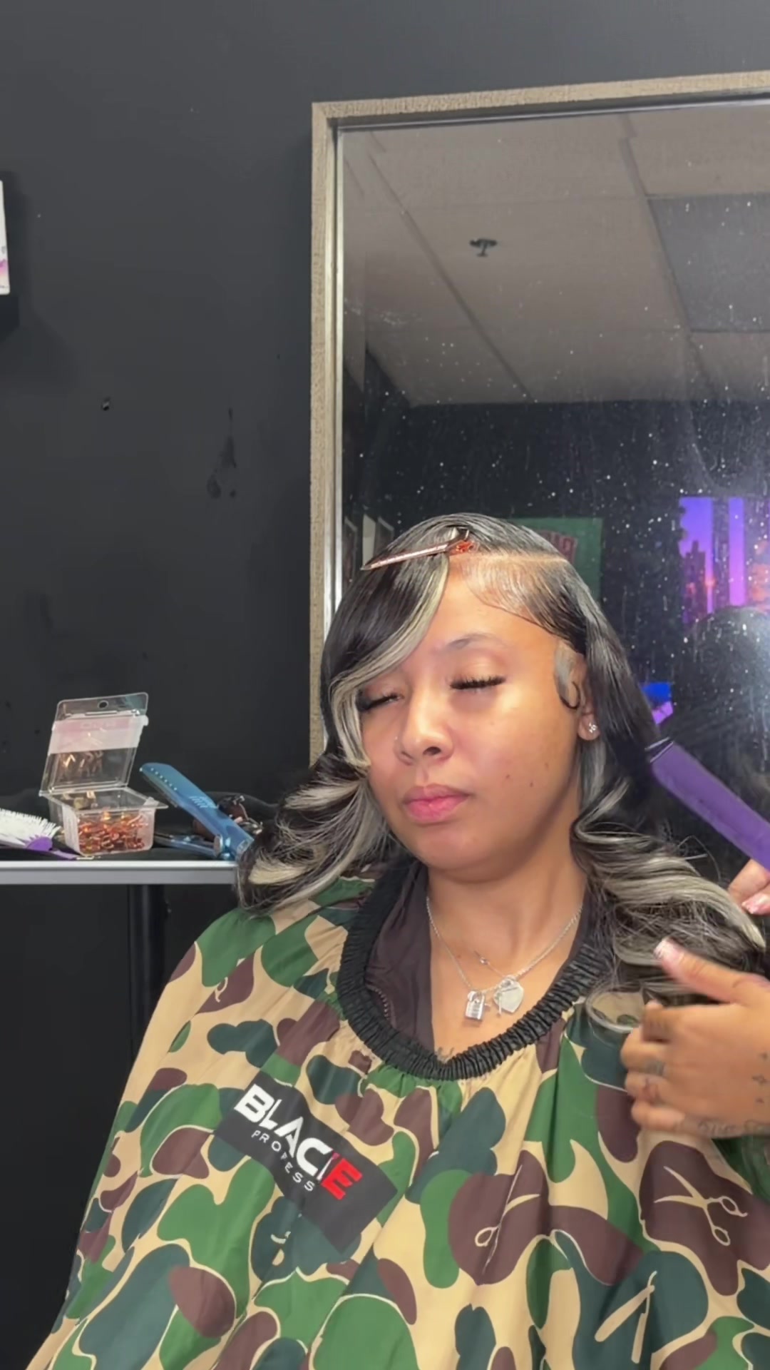 @Ari Wright | Hairstylist
