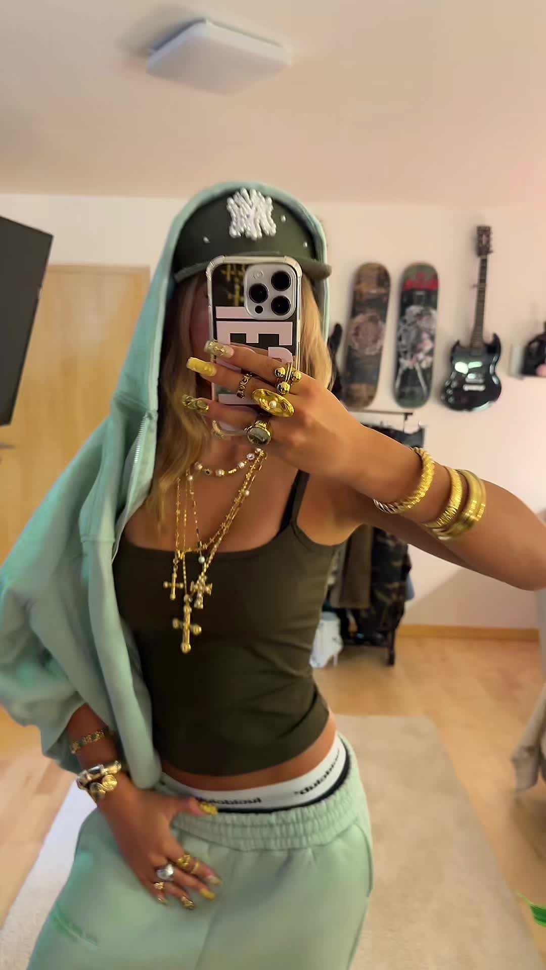 @Isabella