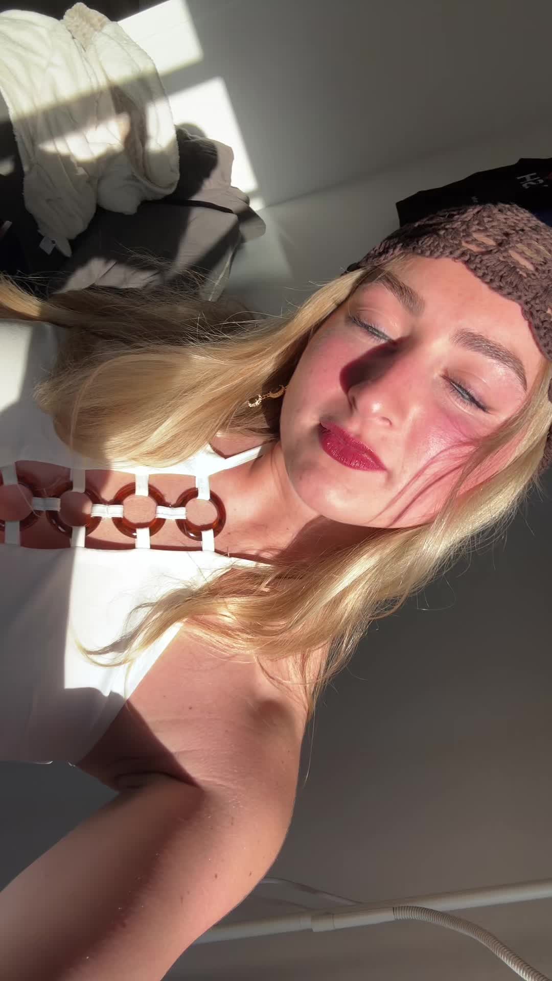@bella