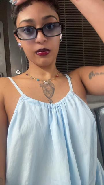 @jokesandgiggles25