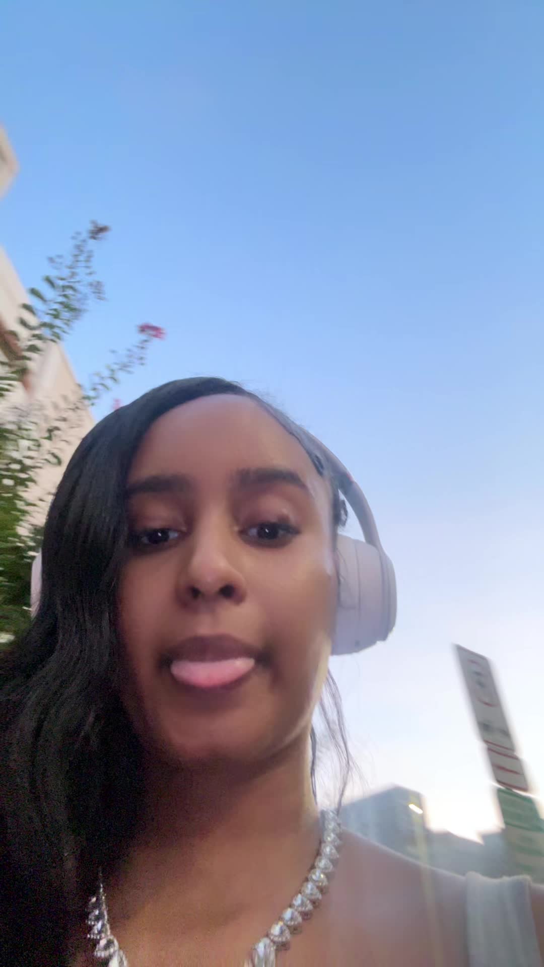 @thisisajokeelolll