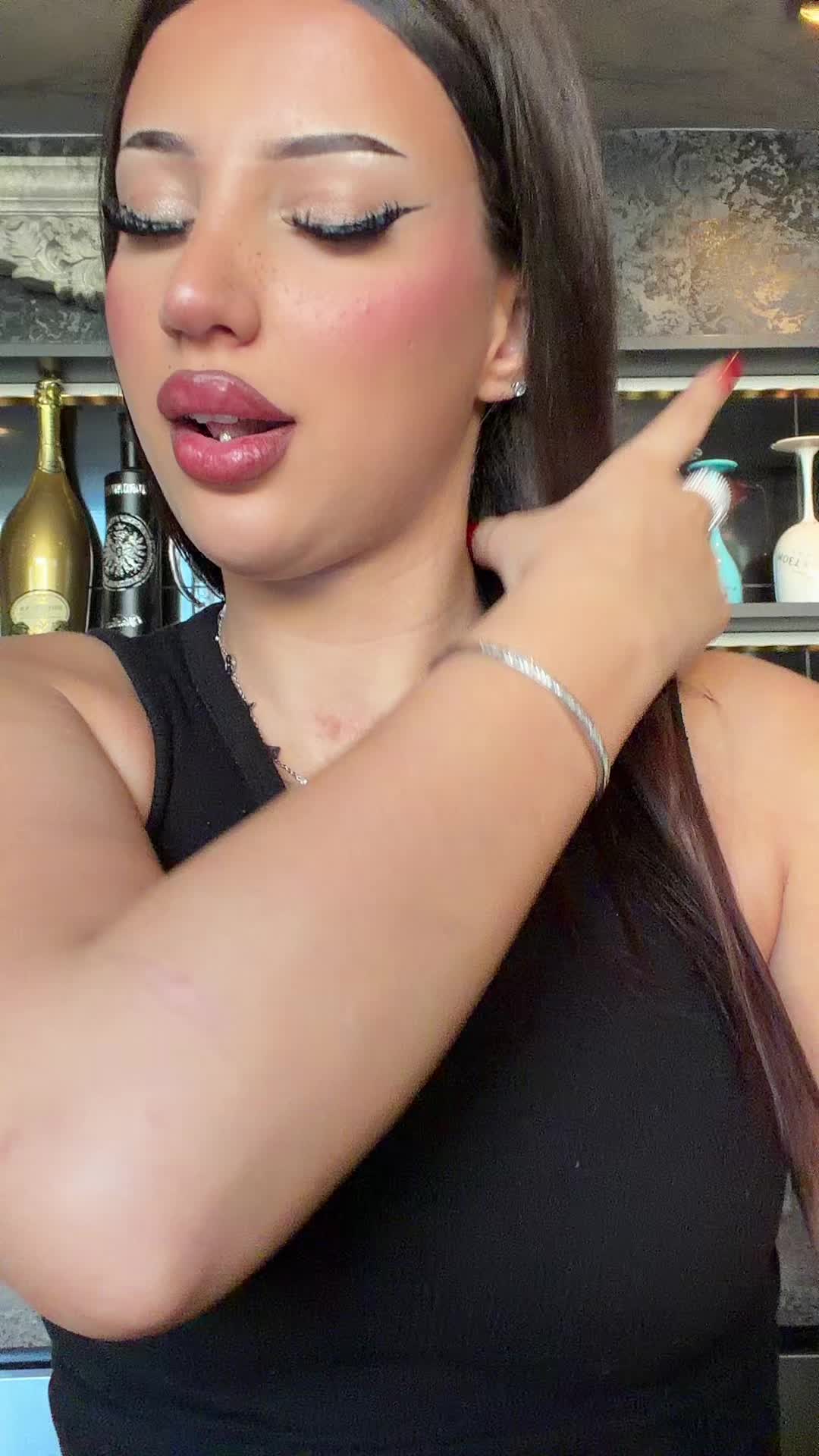 @chadia.mora