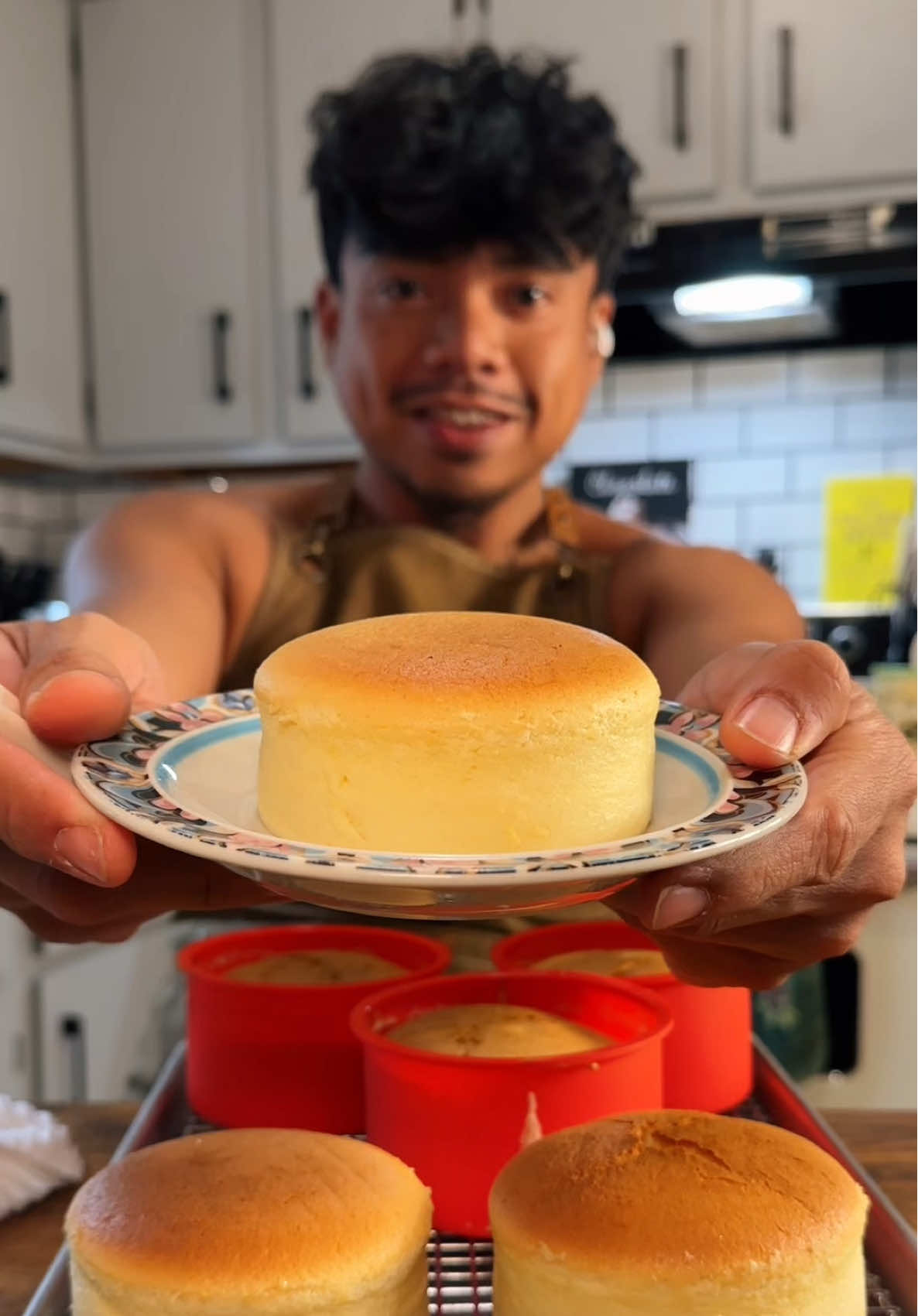 @theshirtlesshomebaker