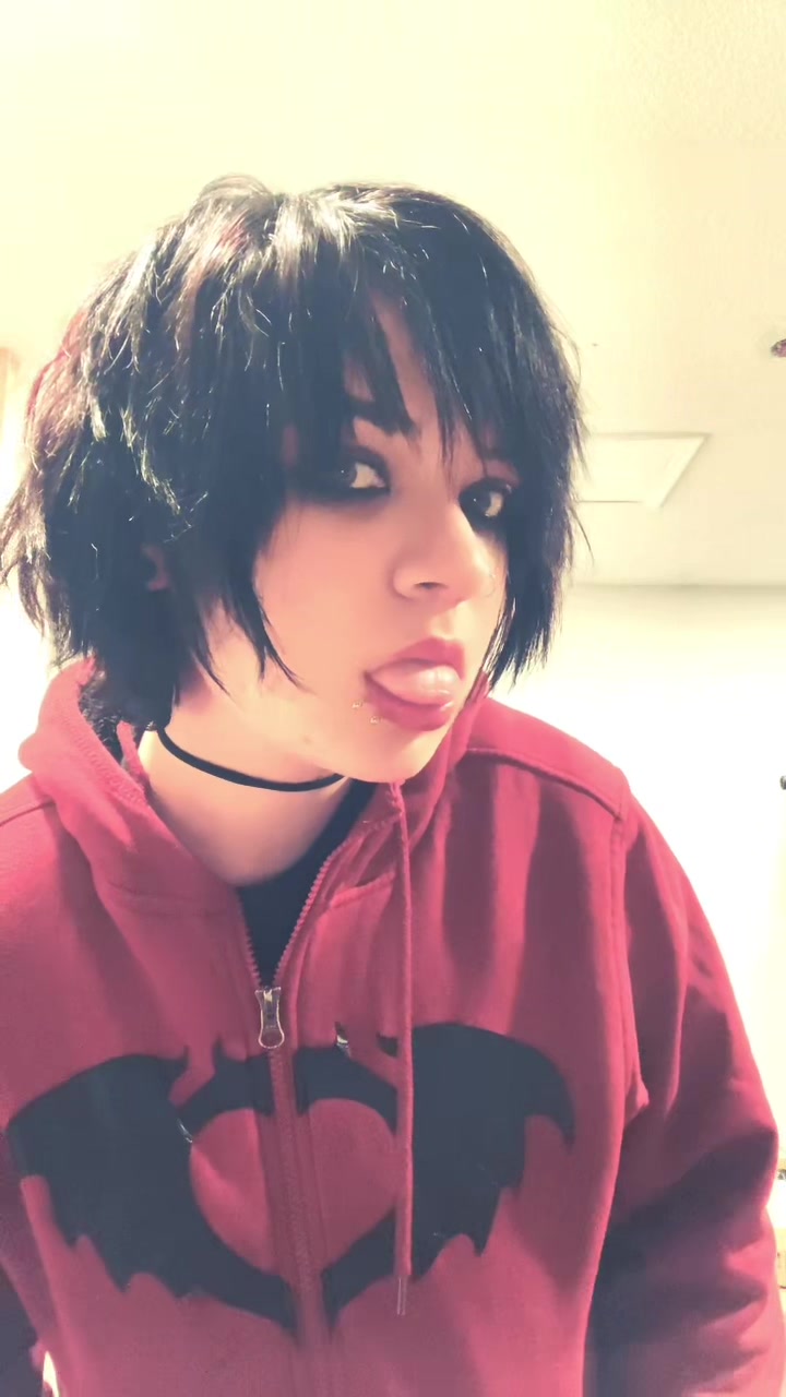 @Nella☠︎︎